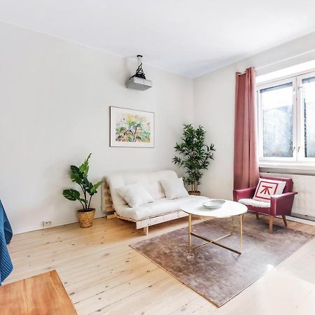 Wehost Modern Kitchen Studio With Bright Colours Apartment Helsinki Bagian luar foto