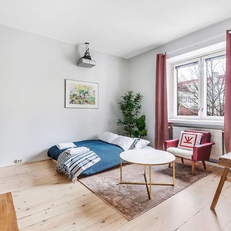 Wehost Modern Kitchen Studio With Bright Colours Apartment Helsinki Bagian luar foto